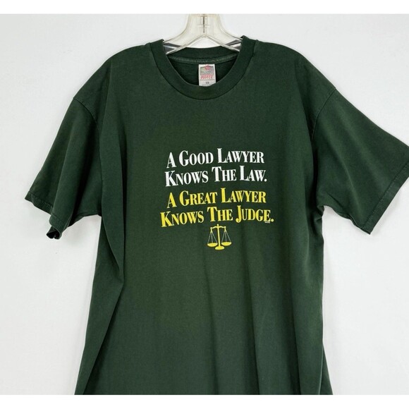 V Vintage 90s Mens Size XL Good Lawyer Knows Law Great Knows Judge T Shirt Green - Picture 1 of 10